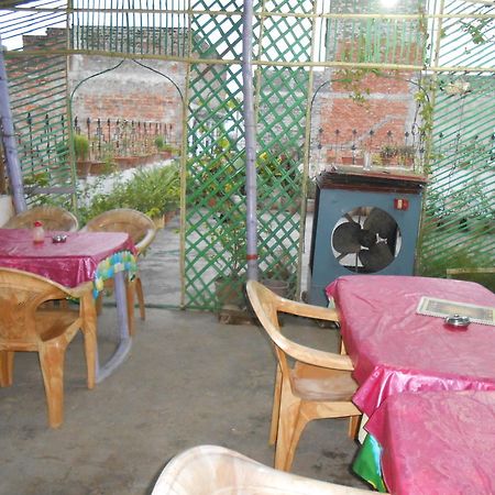 Elvis Guest House Varanasi Eksteriør billede