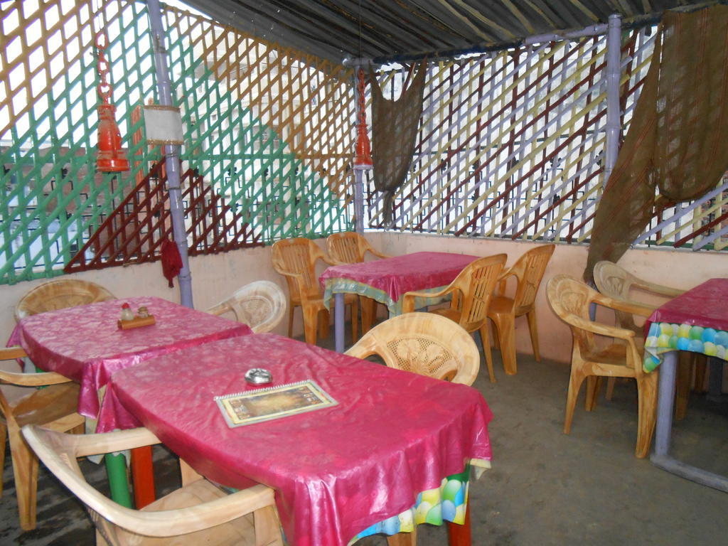 Elvis Guest House Varanasi Eksteriør billede